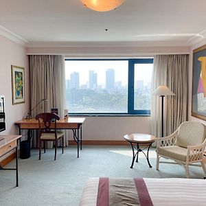 Grand Deluxe Twin Bed Lake View